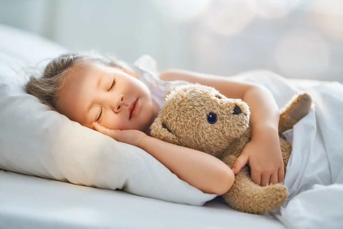 6 consejos para ayudar a tus hijos a cumplir una rutina de sueño este verano