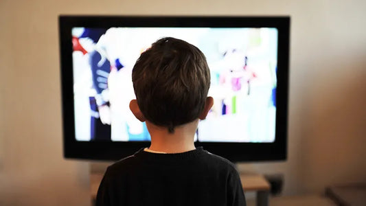 El tiempo frente a la pantalla durante la etapa infantil y adolescente