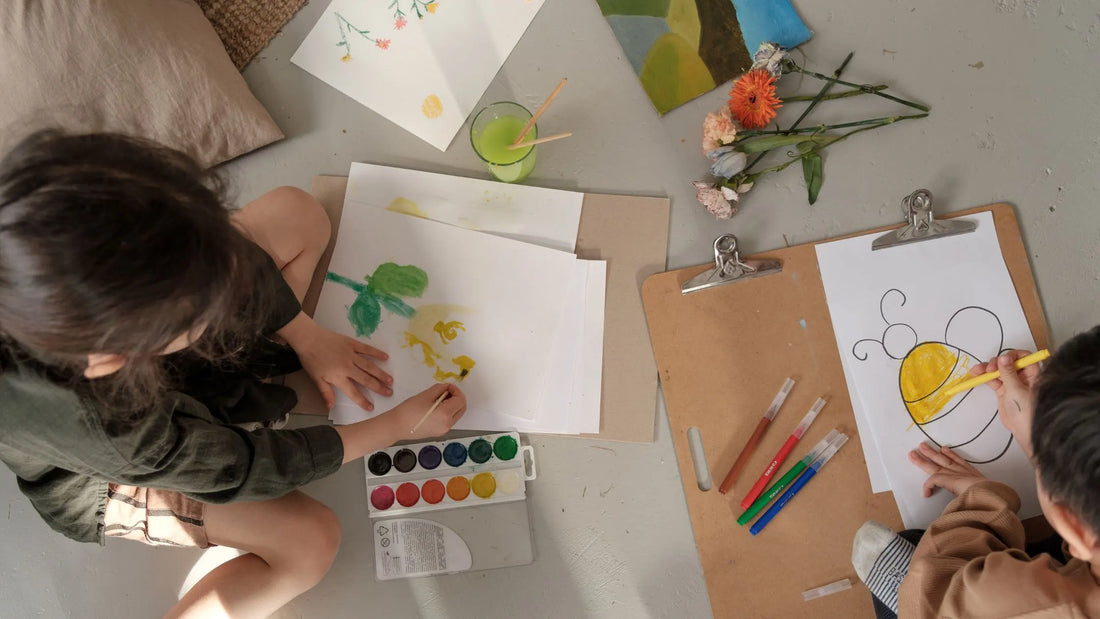 ¿Cómo enseñar a pintar sin salirse de la raya a un niño?